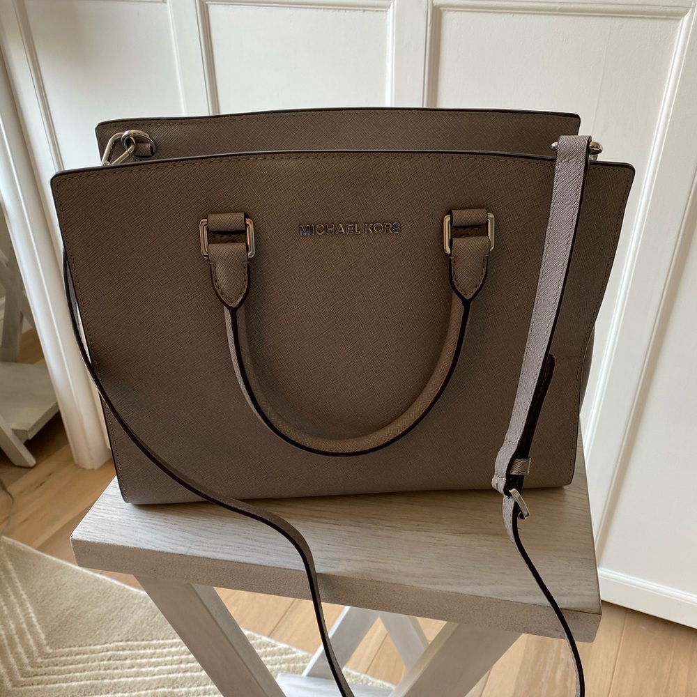 Michael Kors grey bag with strap.